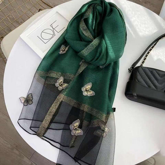 Foulard En Soie Brodé De Papillons